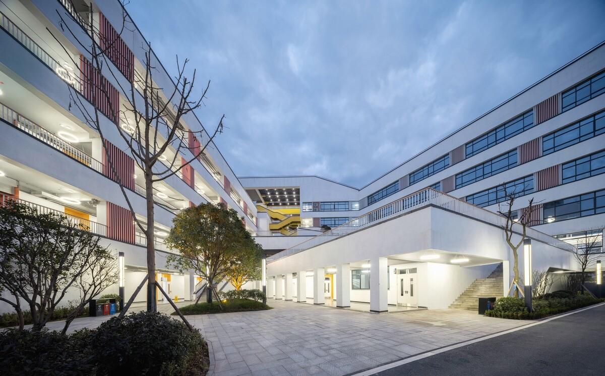 吉首中驰·湘郡礼德学校（一期）/ 象外营造工作室