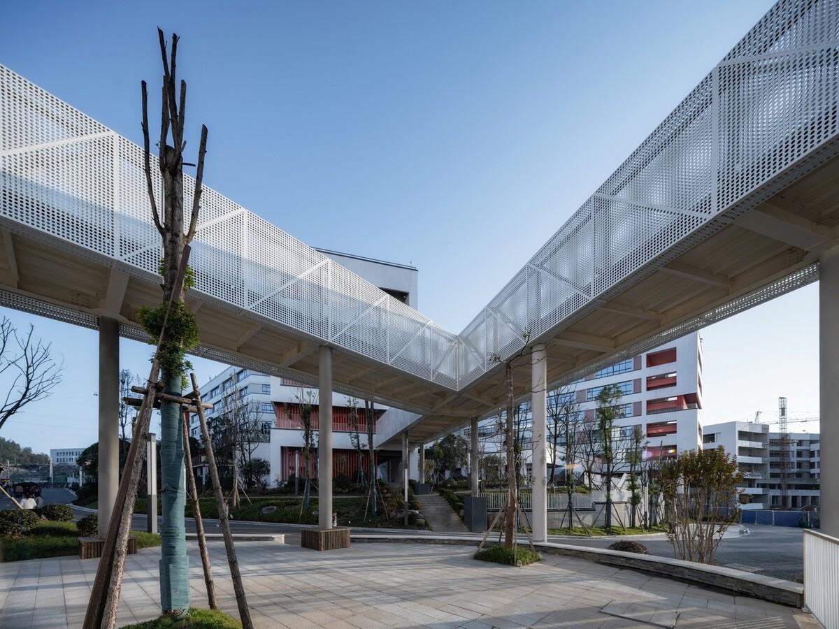 吉首中驰·湘郡礼德学校（一期）/ 象外营造工作室