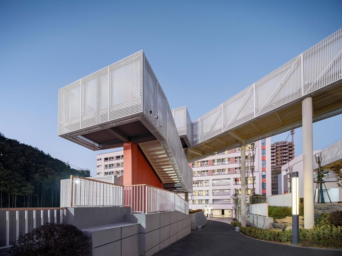 吉首中驰·湘郡礼德学校（一期）/ 象外营造工作室