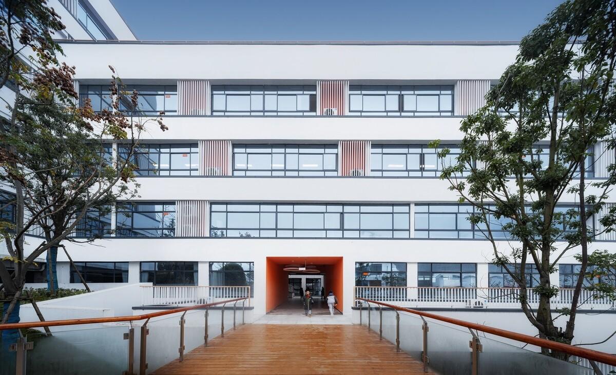 吉首中驰·湘郡礼德学校（一期）/ 象外营造工作室