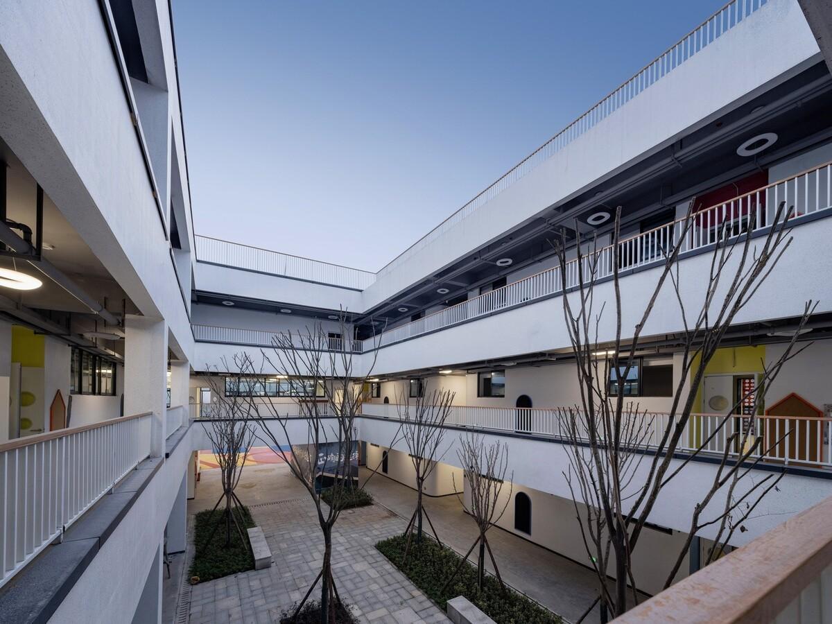 吉首中驰·湘郡礼德学校（一期）/ 象外营造工作室