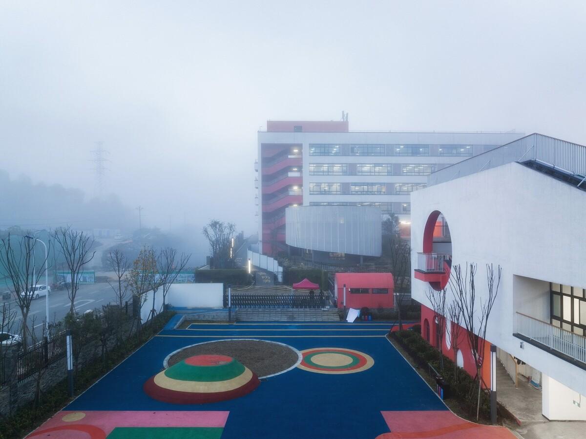 吉首中驰·湘郡礼德学校（一期）/ 象外营造工作室