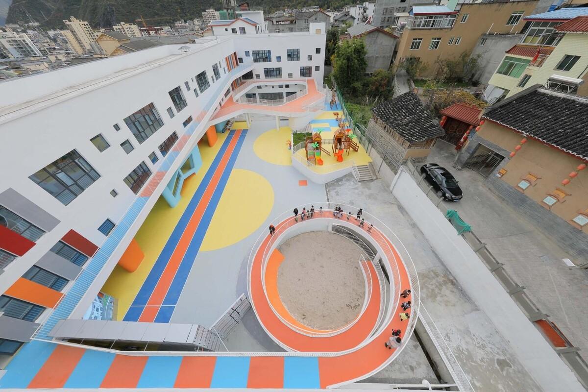九寨沟县启航幼儿园 / 东意建筑