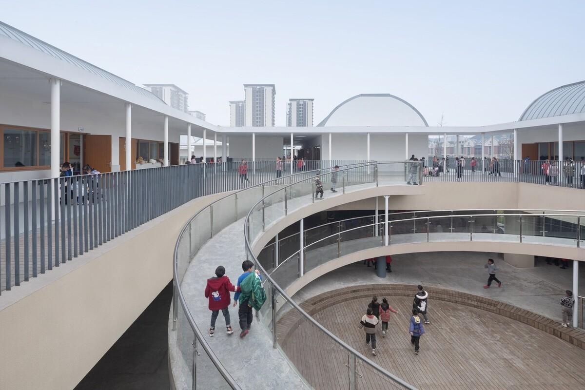 平行与光的学校——青衣江路小学校 / 迹·建筑事务所（TAO）