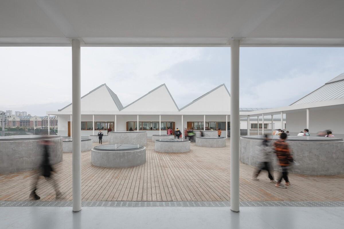 平行与光的学校——青衣江路小学校 / 迹·建筑事务所（TAO）