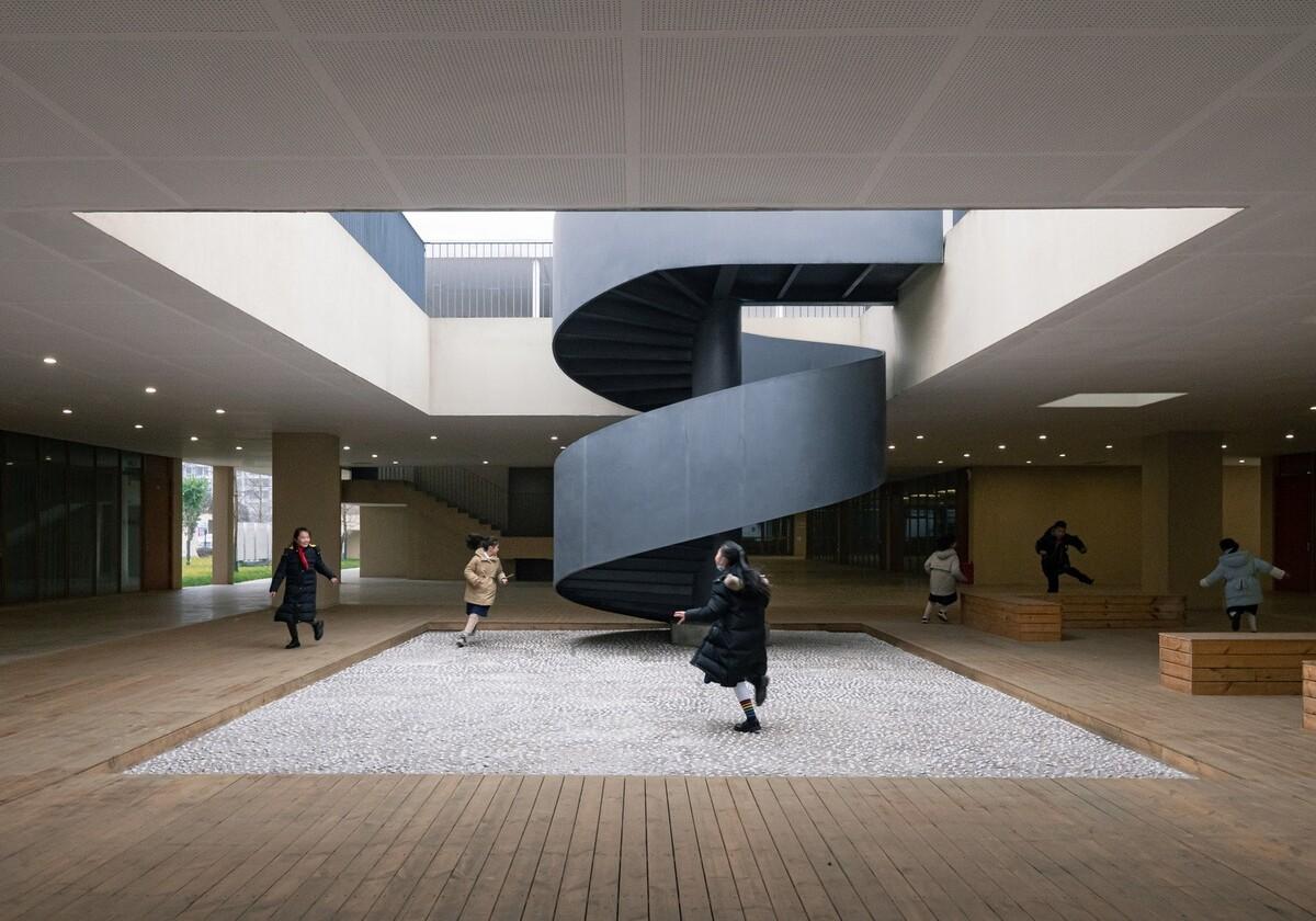平行与光的学校——青衣江路小学校 / 迹·建筑事务所（TAO）