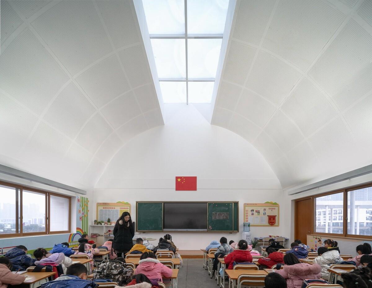 平行与光的学校——青衣江路小学校 / 迹·建筑事务所（TAO）