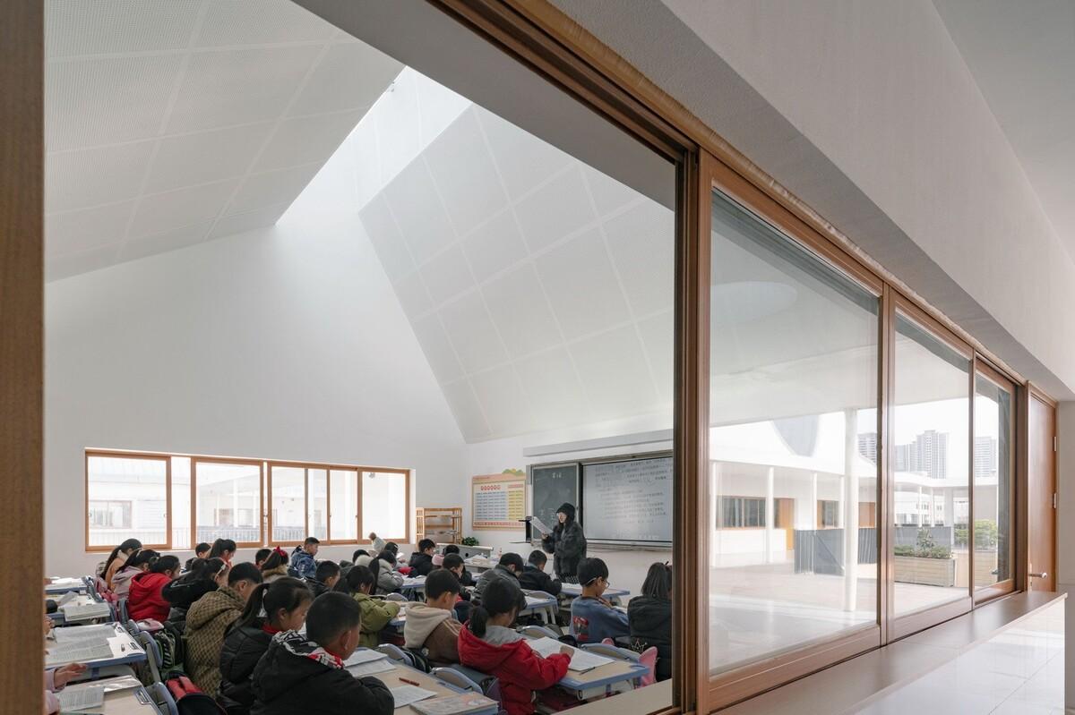 平行与光的学校——青衣江路小学校 / 迹·建筑事务所（TAO）