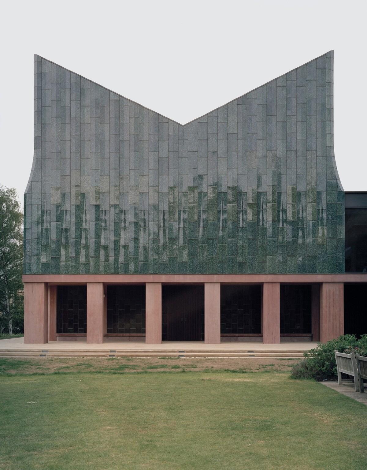 复古绿釉，剑桥大学食堂 / Feilden Fowles