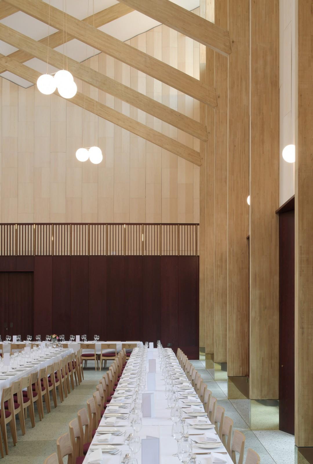 复古绿釉，剑桥大学食堂 / Feilden Fowles