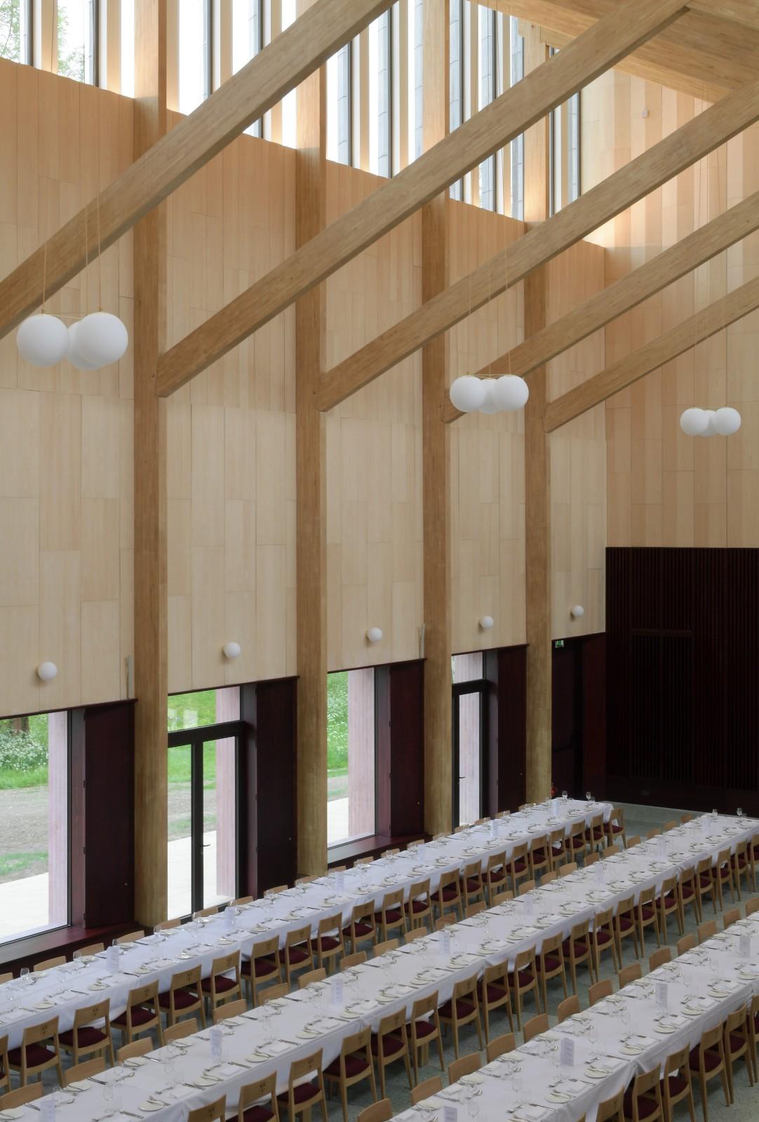 复古绿釉，剑桥大学食堂 / Feilden Fowles