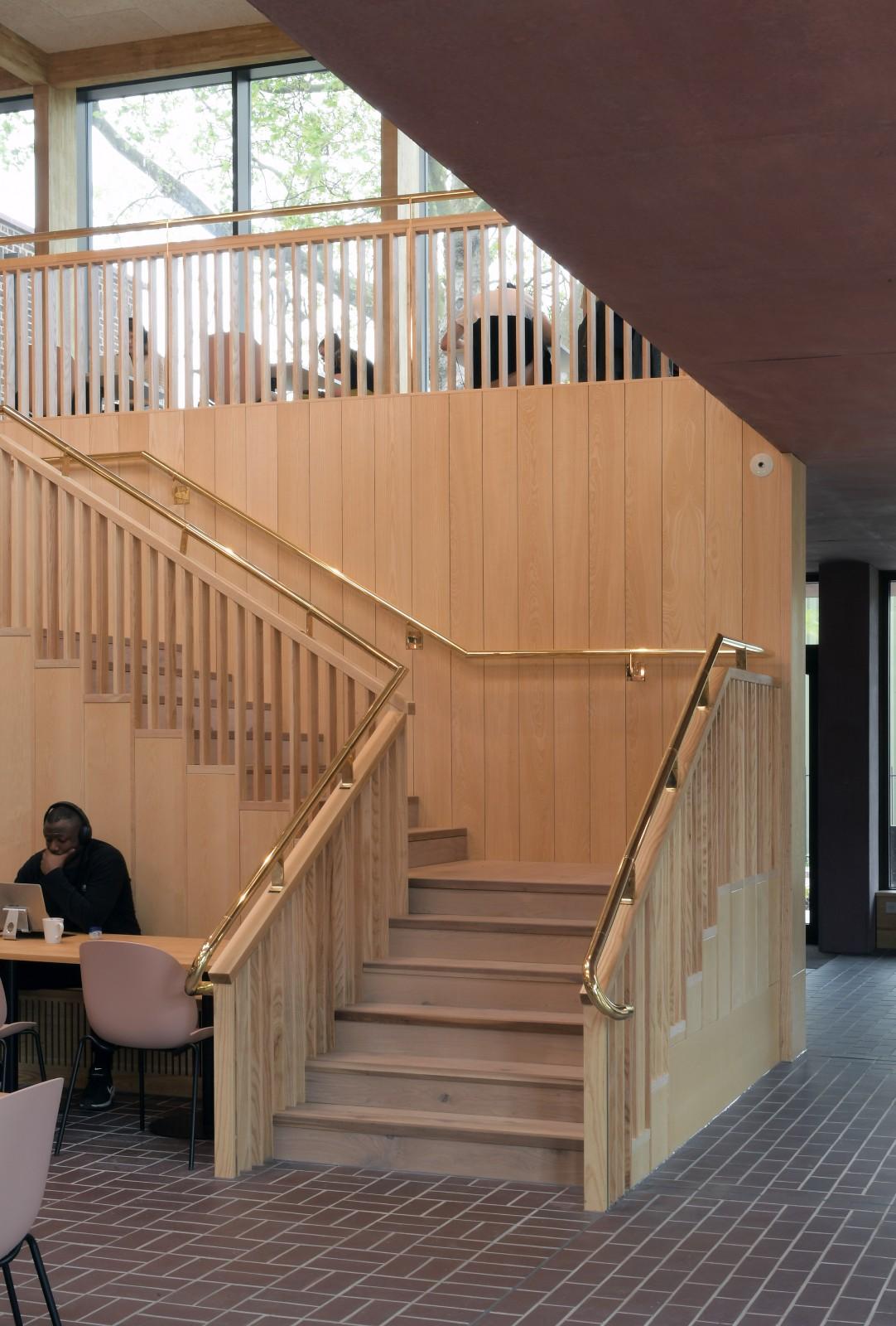 复古绿釉，剑桥大学食堂 / Feilden Fowles