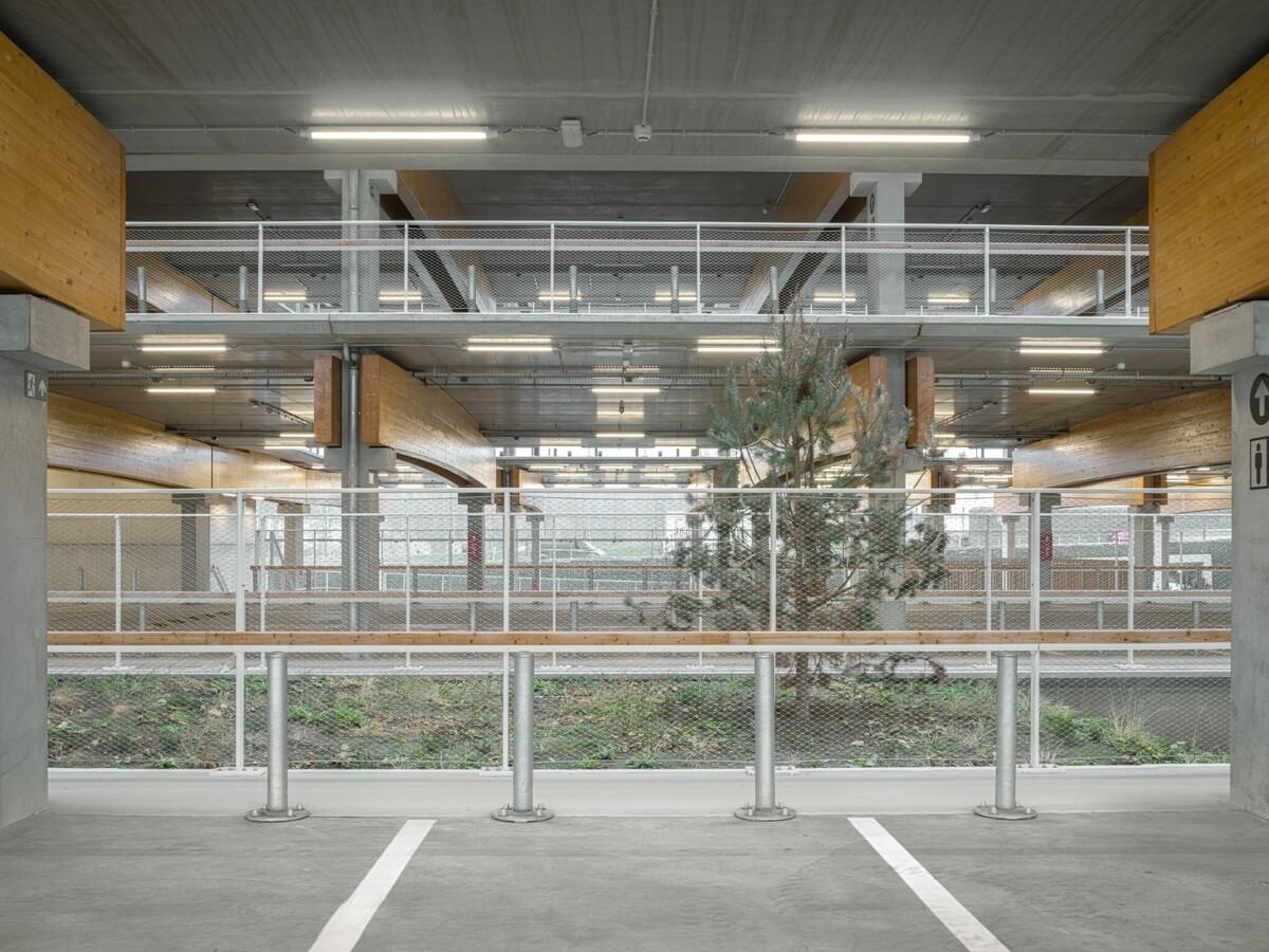 Park+Ride新模式，私人交通+公交交通 / HUB