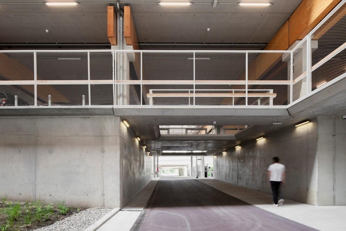 Park+Ride新模式，私人交通+公交交通 / HUB