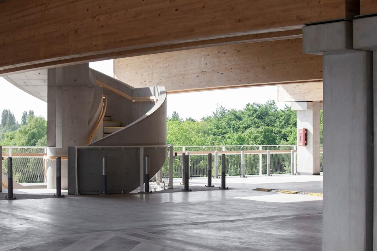 Park+Ride新模式，私人交通+公交交通 / HUB