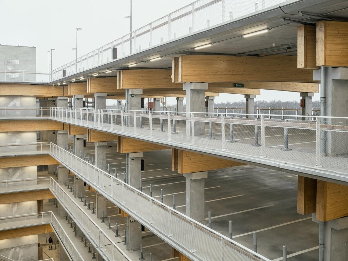 Park+Ride新模式，私人交通+公交交通 / HUB