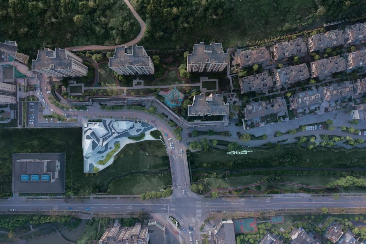 重庆南岸区茶园中交漫山滨河商业，重庆 / 源道建筑