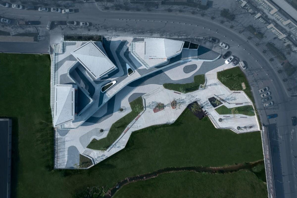 重庆南岸区茶园中交漫山滨河商业，重庆 / 源道建筑