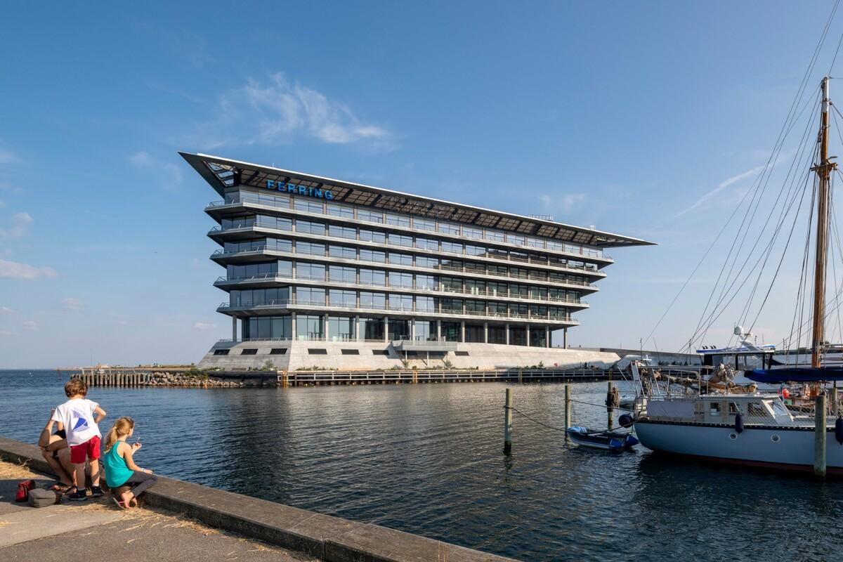 辉凌制药总部 / Foster + Partners