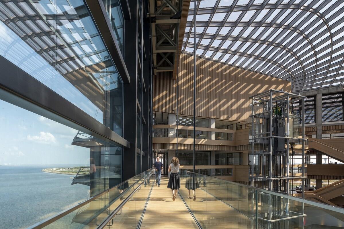 辉凌制药总部 / Foster + Partners