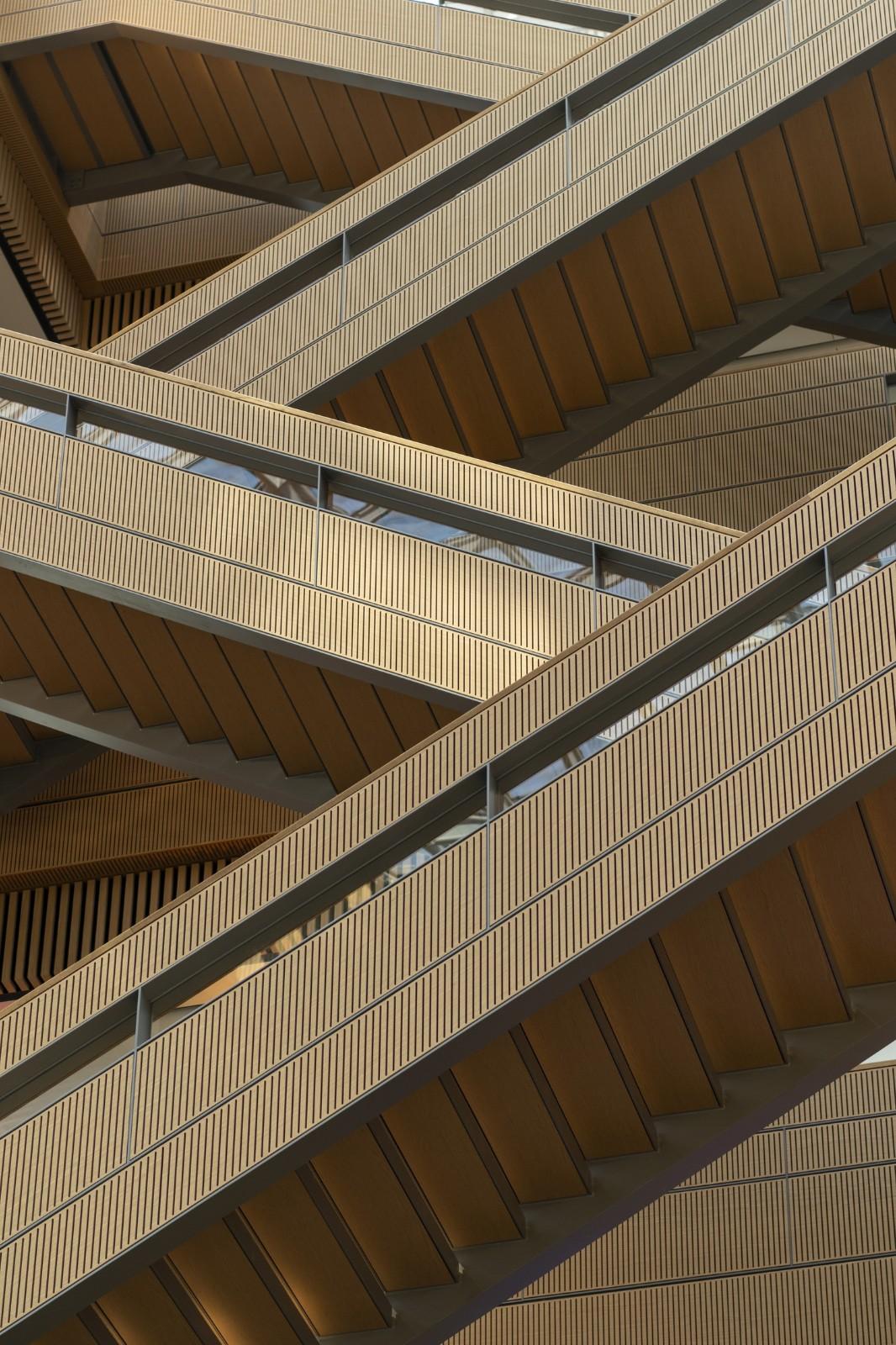 辉凌制药总部 / Foster + Partners