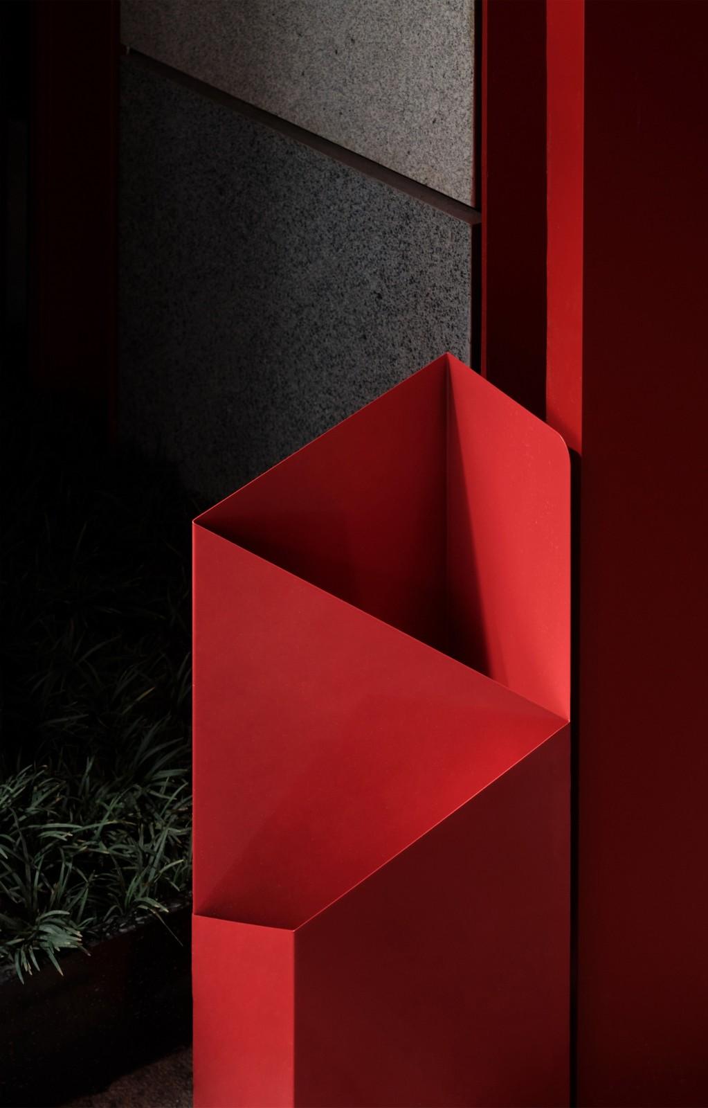 街角的红色酒场：鸟焱·烧物 / TRIOSTUDIO三厘社