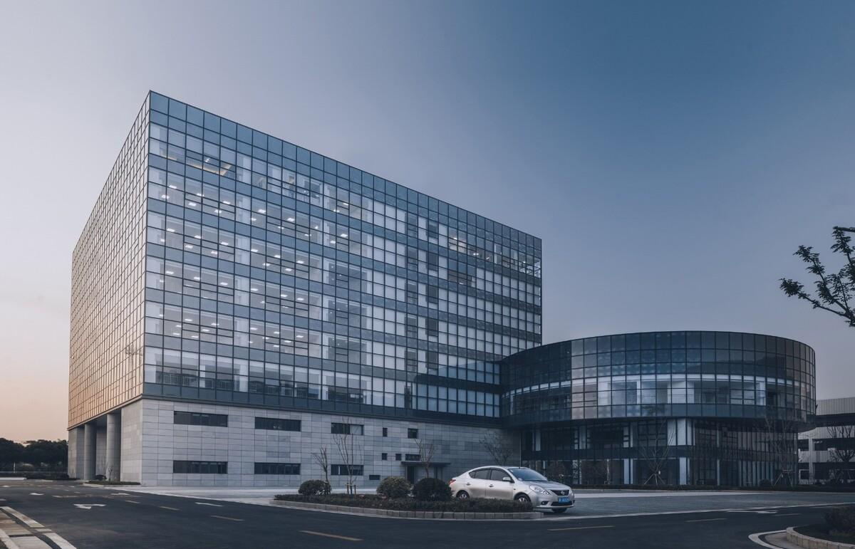 国方电子研发中心 / 平介设计，苏州大学建筑学院