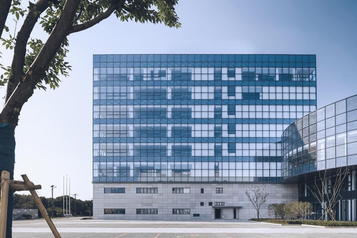 国方电子研发中心 / 平介设计，苏州大学建筑学院