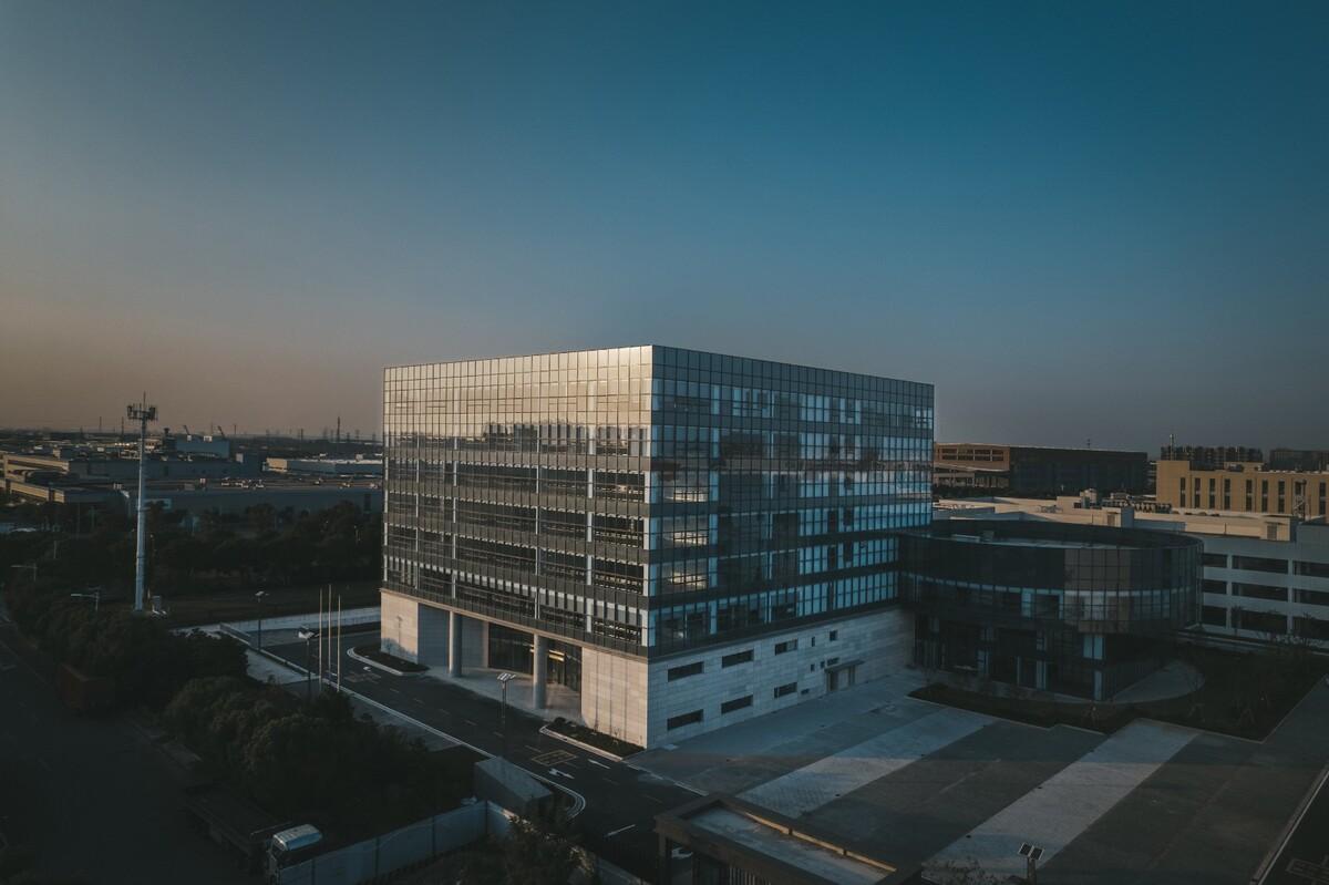 国方电子研发中心 / 平介设计，苏州大学建筑学院