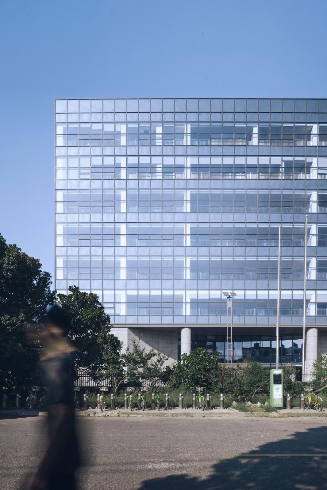 国方电子研发中心 / 平介设计，苏州大学建筑学院