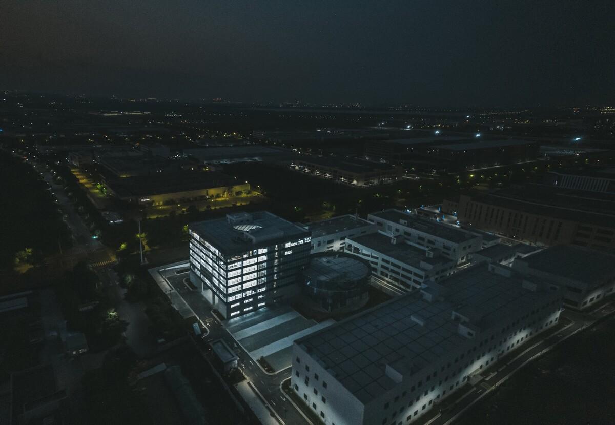 国方电子研发中心 / 平介设计，苏州大学建筑学院