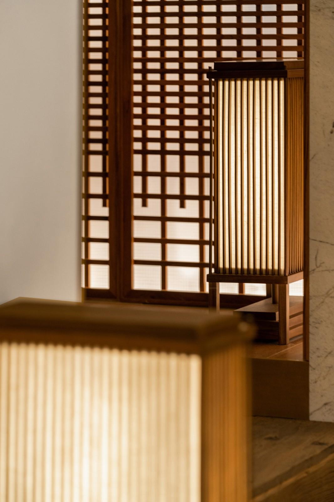 一种材料与当代建构的情绪平衡：本木展厅 / 蜂鸟设计