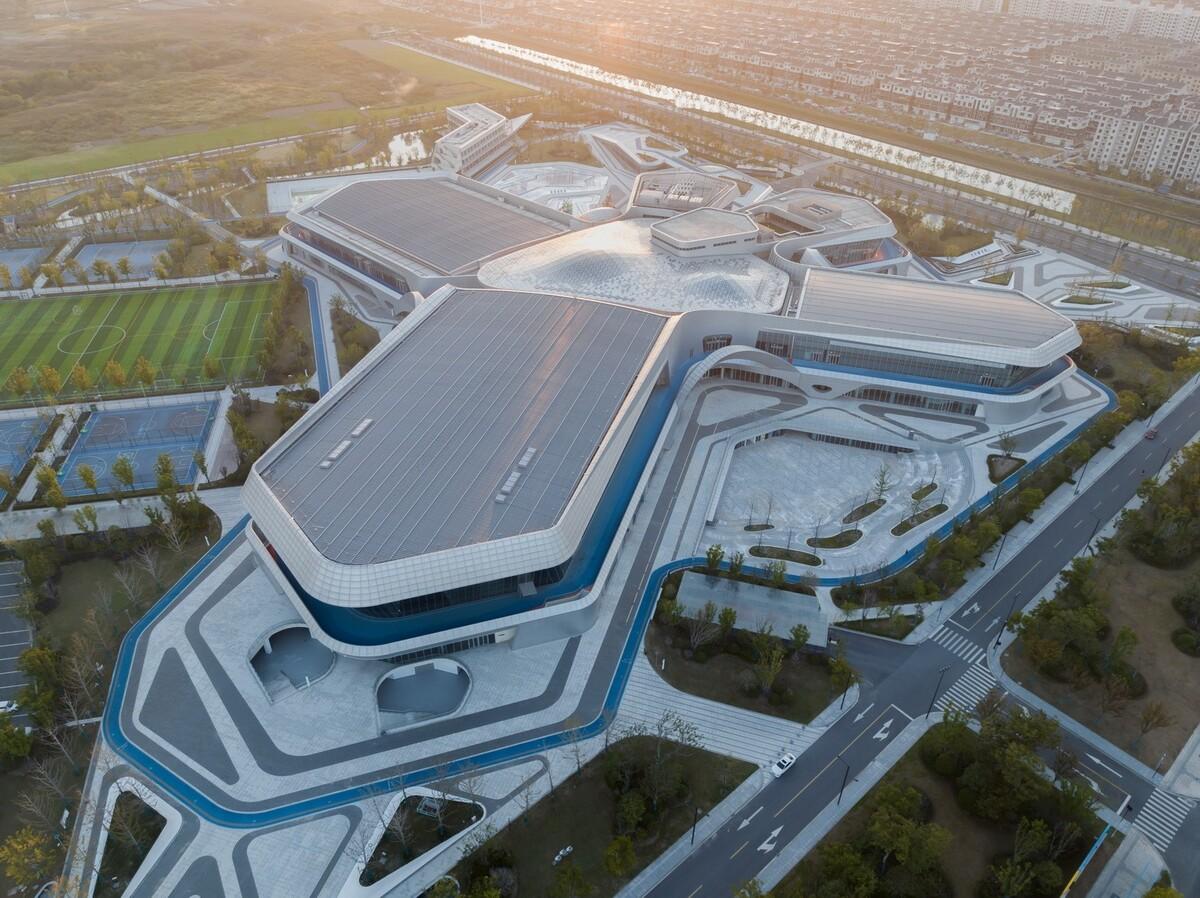 体育运动催化城市生活：桐乡市全民健身中心暨李宁体育园 / PTD柏涛设计