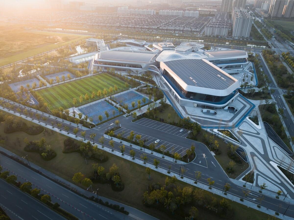 体育运动催化城市生活：桐乡市全民健身中心暨李宁体育园 / PTD柏涛设计