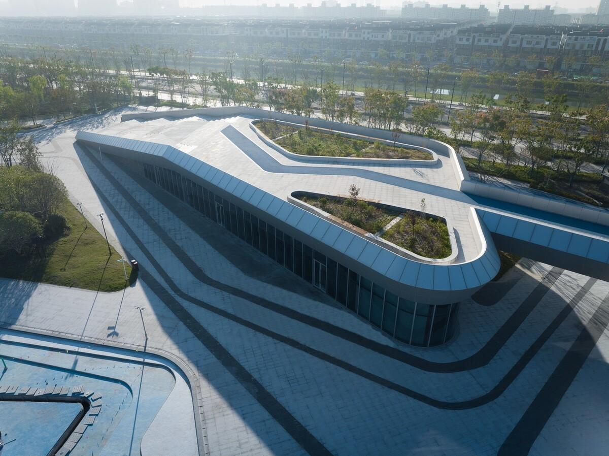 体育运动催化城市生活：桐乡市全民健身中心暨李宁体育园 / PTD柏涛设计