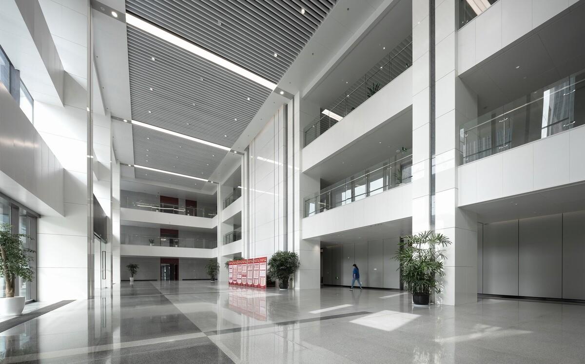 龙城中轴华彩篇章·龙锦大厦 / 简和建筑