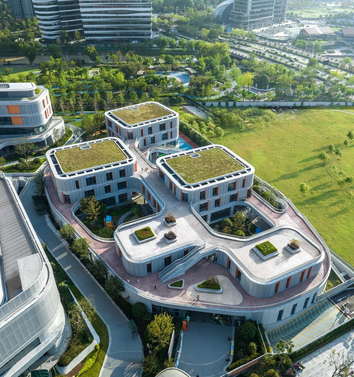串联的无界活动空间：杭州市滨江区东方郡幼儿园江晖分园 / 浙江大学建筑设计研究院有限公司