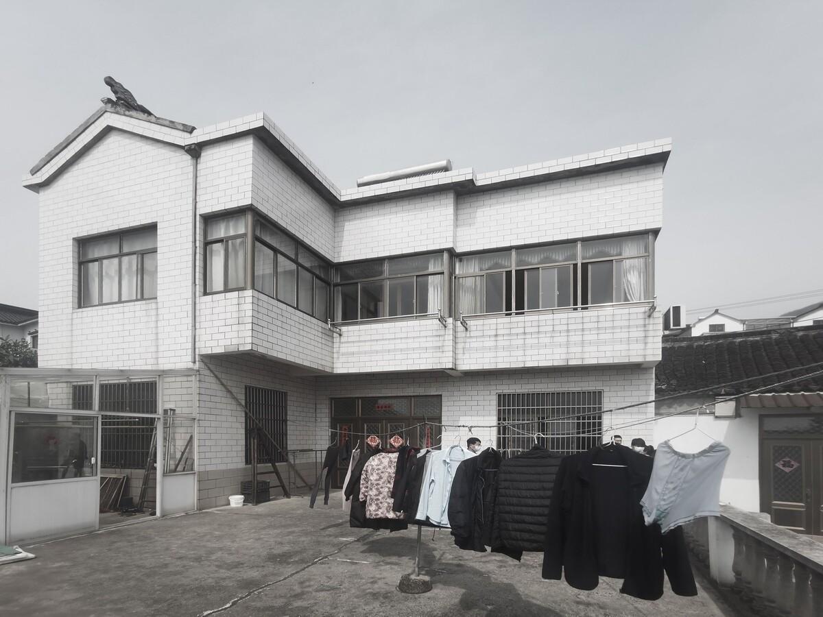 环湖公路边的度假餐吧 / 平介设计