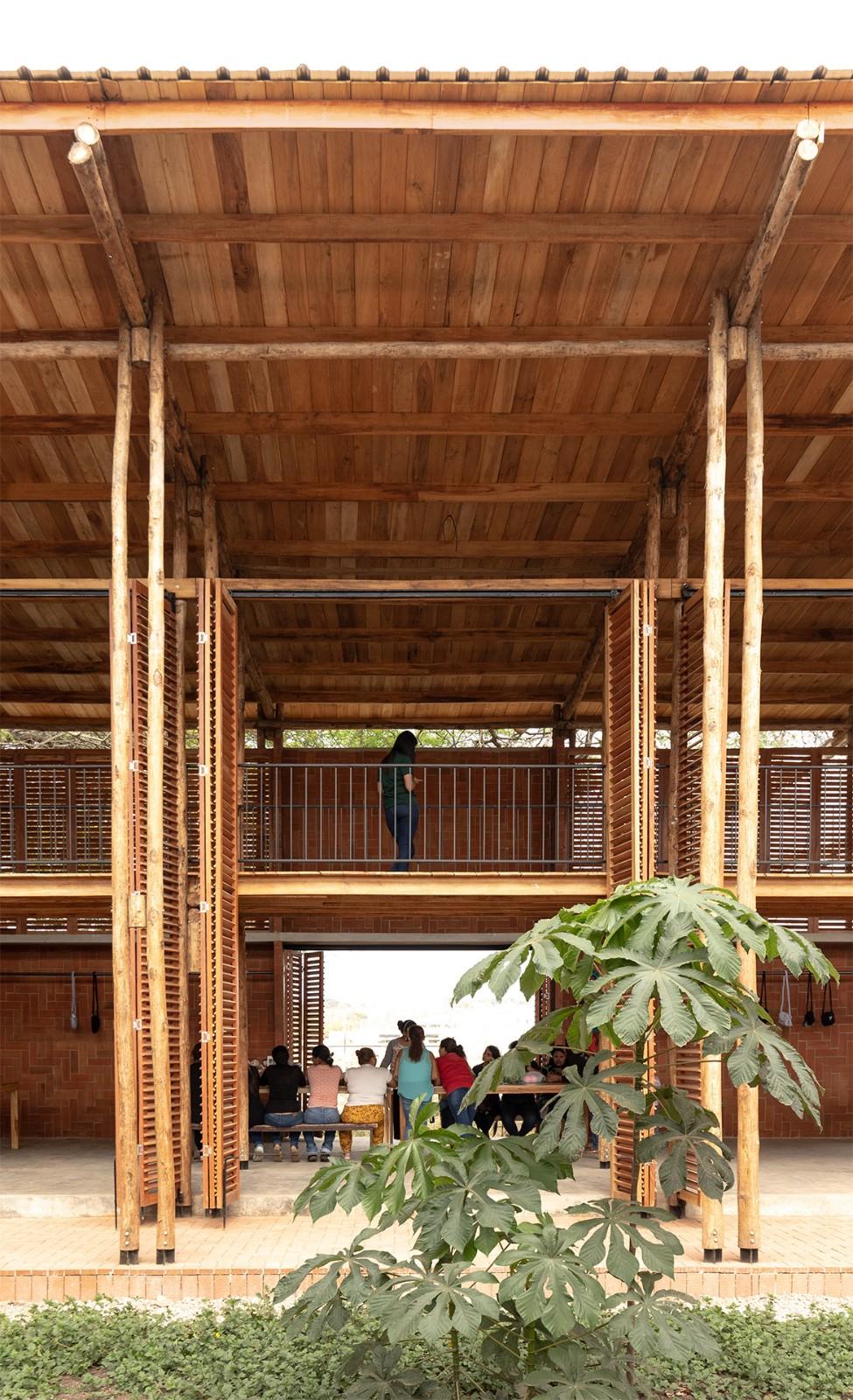 织工社区生产力发展中心 / Natura Futura Arquitectura + Juan Carlos Bamba