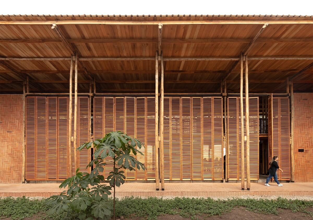 织工社区生产力发展中心 / Natura Futura Arquitectura + Juan Carlos Bamba