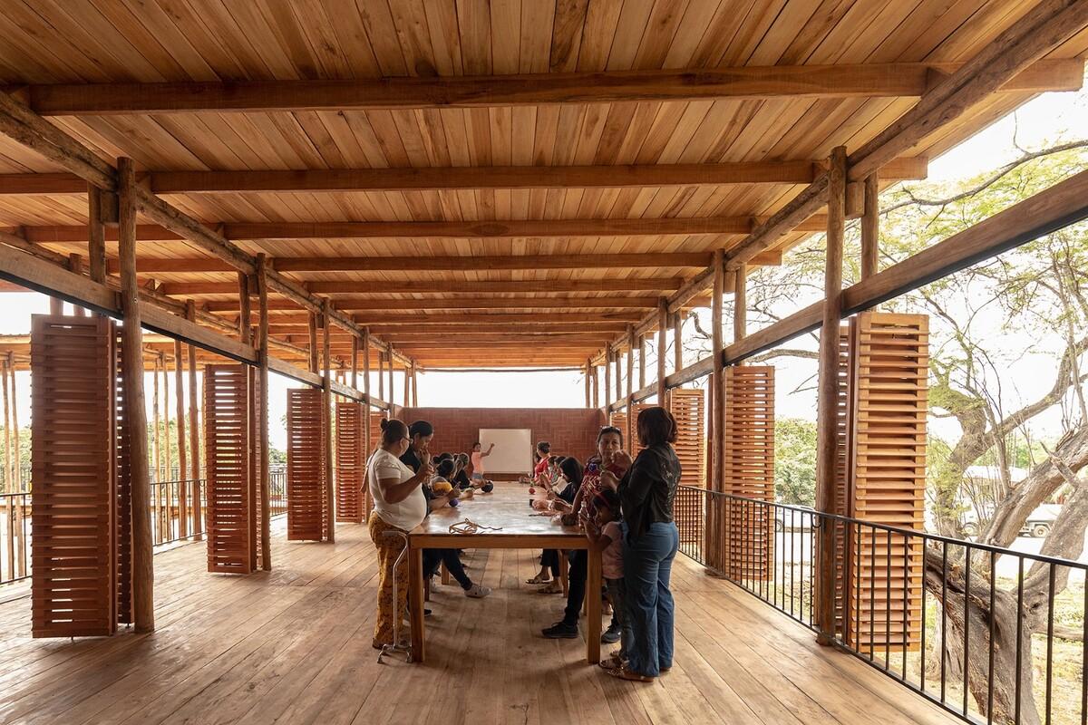 织工社区生产力发展中心 / Natura Futura Arquitectura + Juan Carlos Bamba
