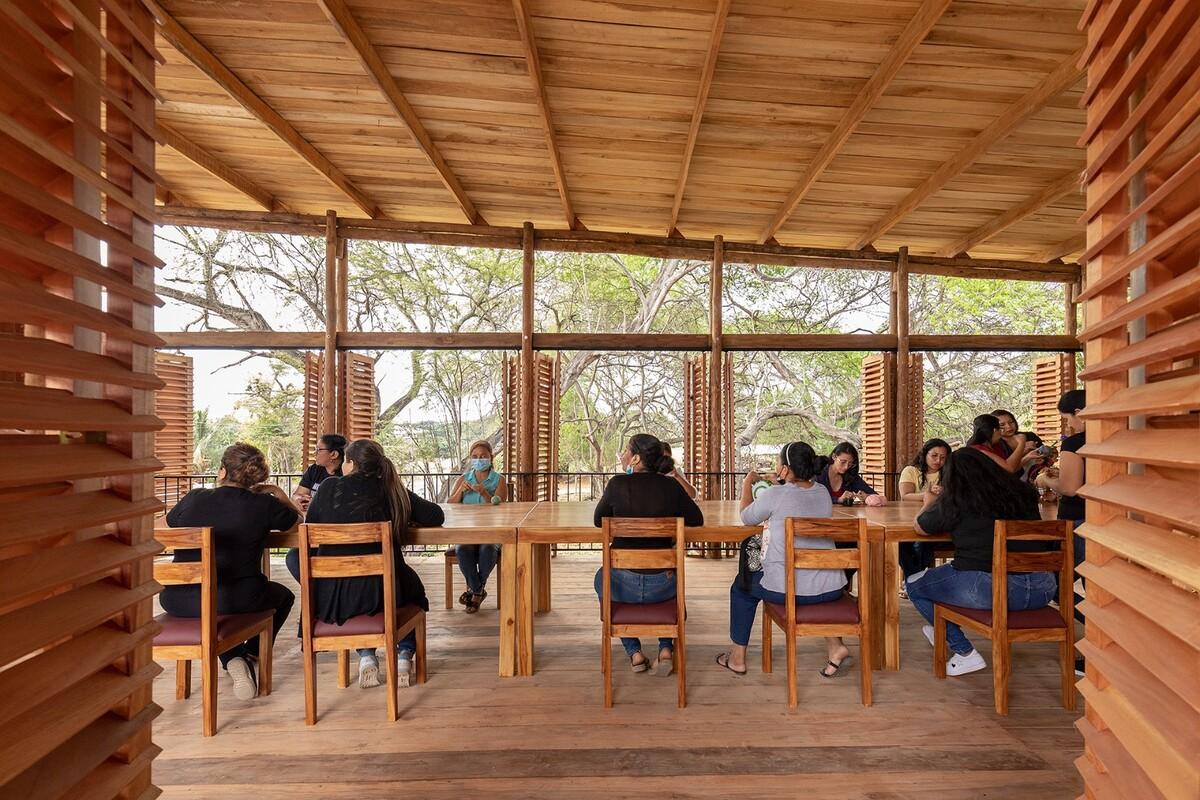 织工社区生产力发展中心 / Natura Futura Arquitectura + Juan Carlos Bamba