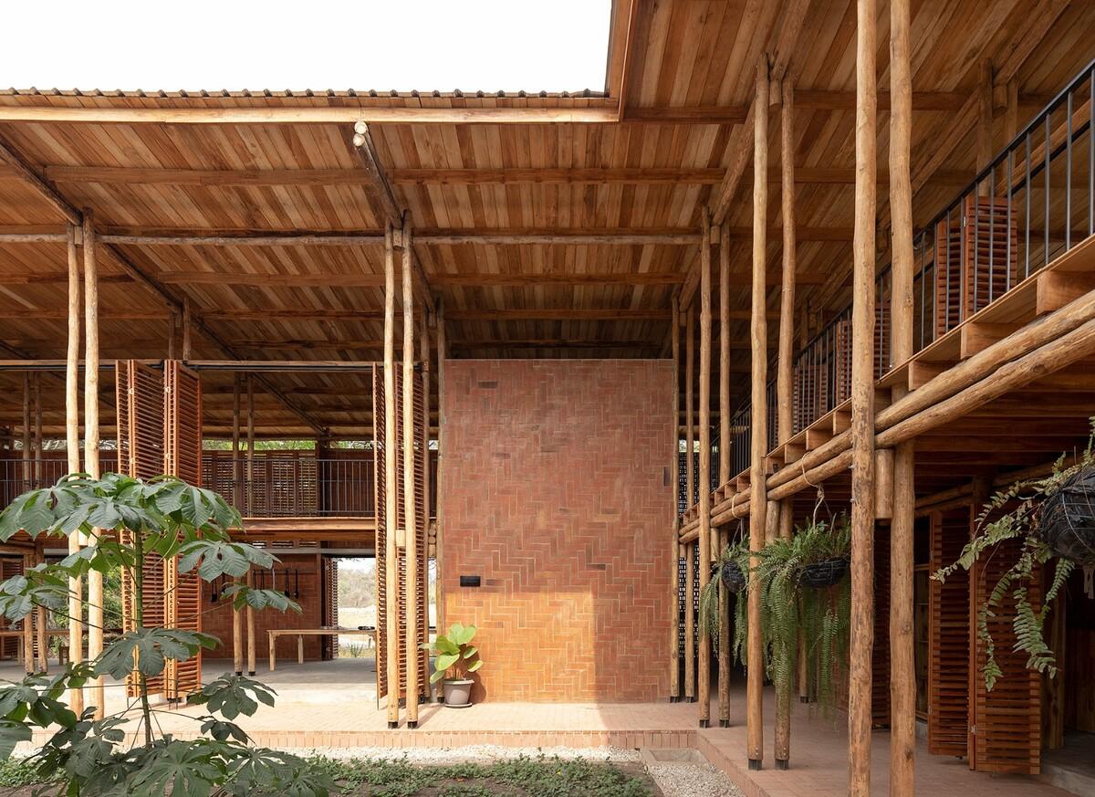 织工社区生产力发展中心 / Natura Futura Arquitectura + Juan Carlos Bamba