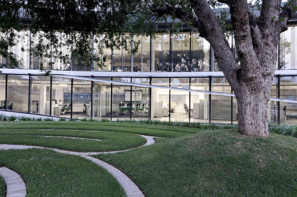 宝马南非总部 / Boogertman + Partners Architects