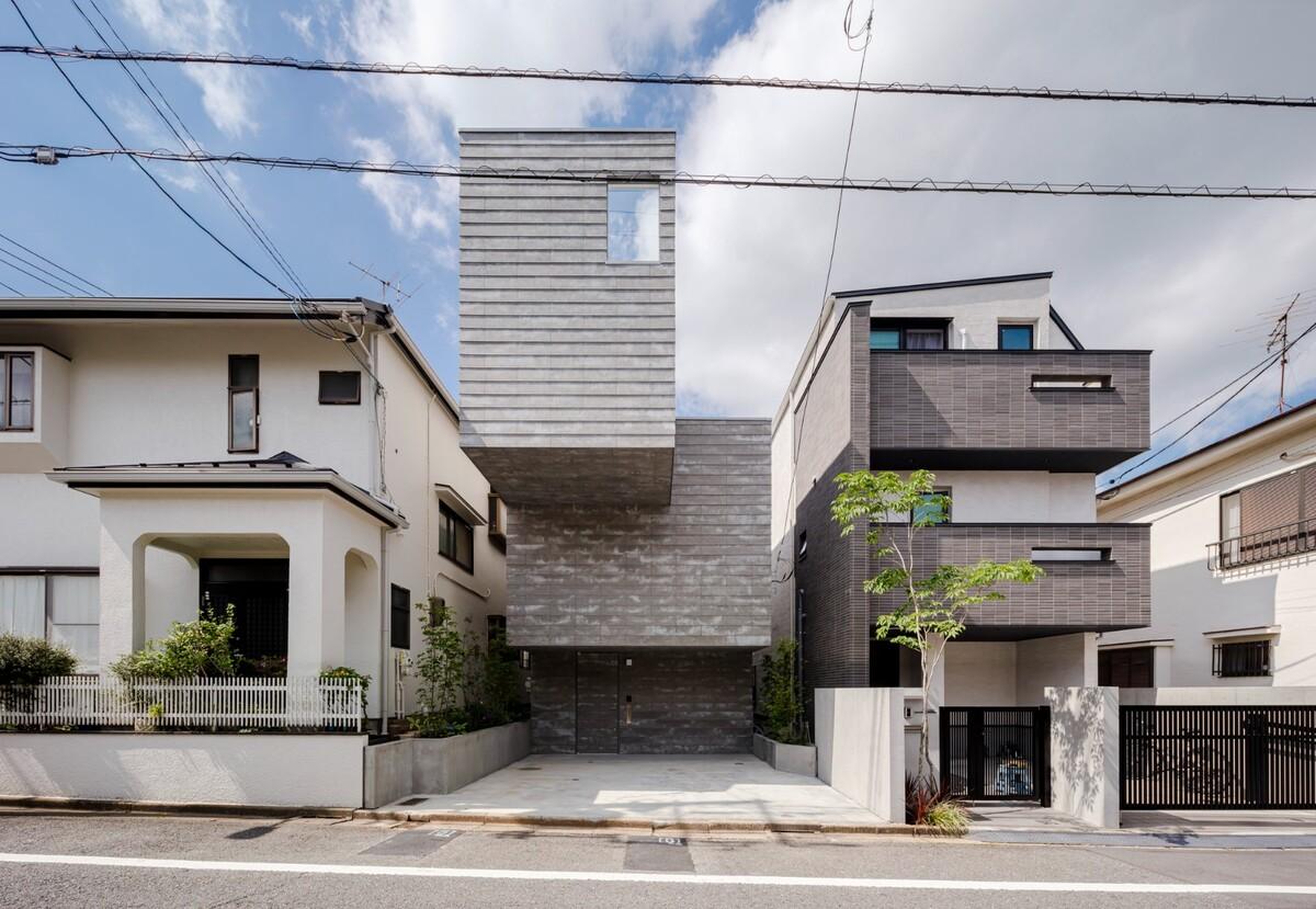 错层悬挑结构，Shimouma住宅 / I.R.A.
