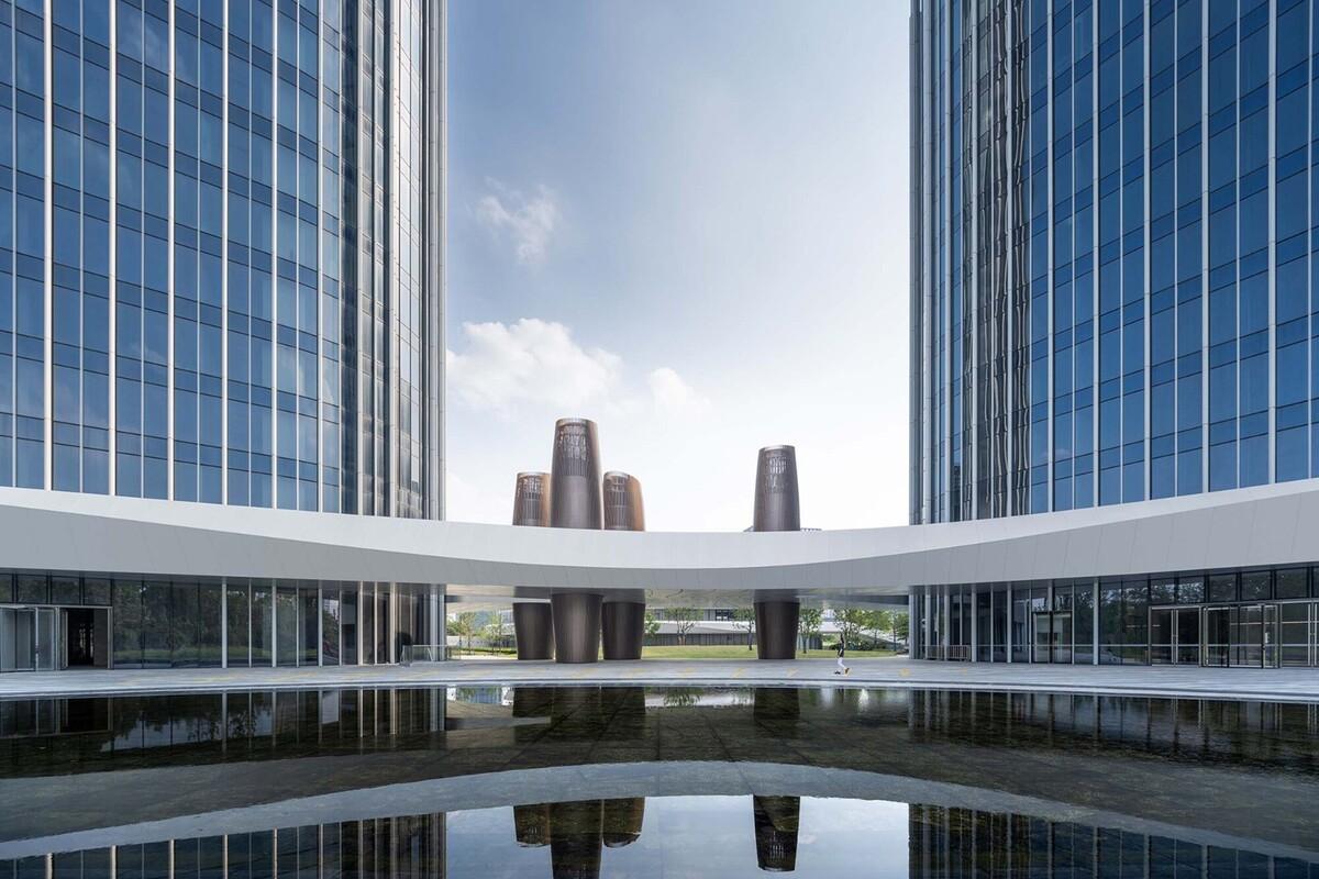 钱江潮涌：杭州世茂智慧之门超高层城市综合体 / 姜平工作室