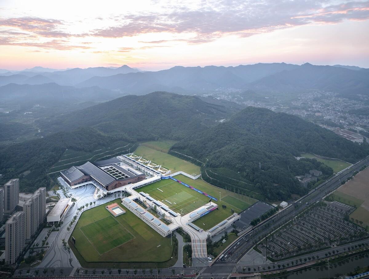 富阳银湖体育中心:亚运射击射箭现代五项馆 / 浙江大学建筑设计研究院