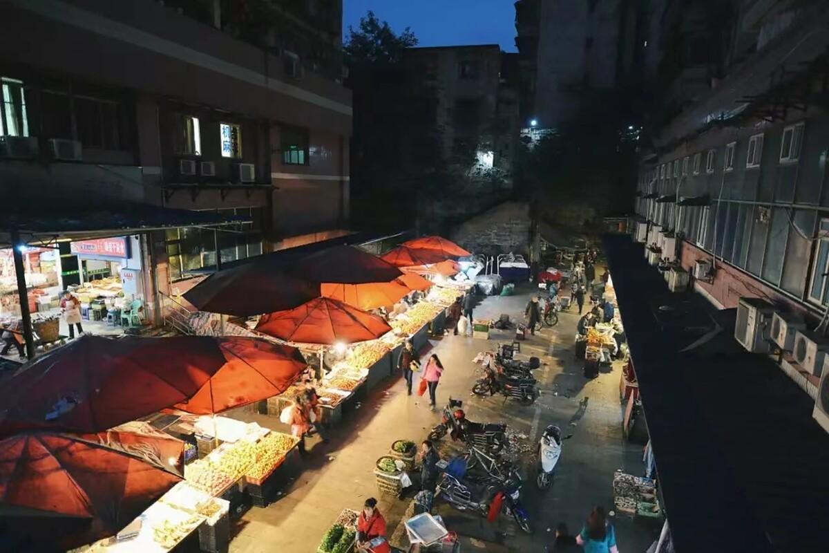 磁器口服务中心 / 重庆悦集建筑设计
