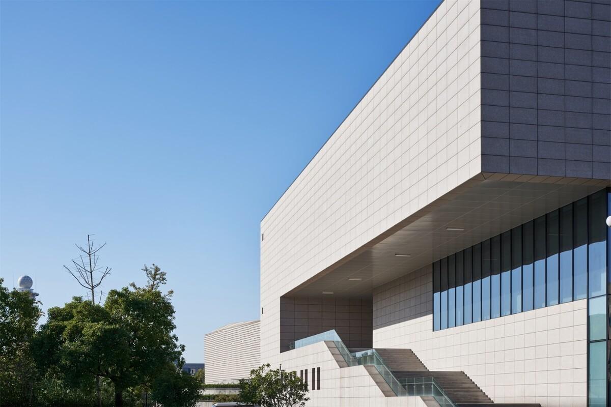 “纪念空间的更新重塑”嘉兴博物馆图书馆改扩建 / 秦洛峰-STI Studio+浙江省院