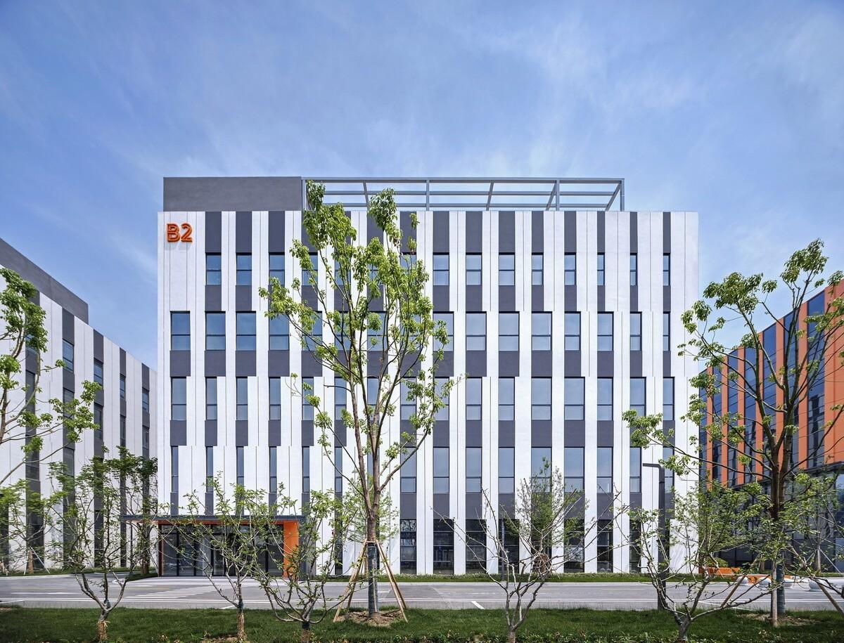 跳动的色彩×微笑的曲线，园区建筑注入活力与情感：苏州新扬产业园 / FTA